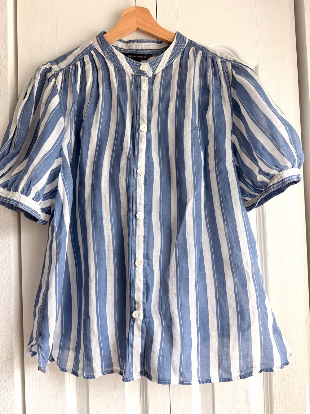 Banana Republic Ramie Blue/White Stripe Short-Sleeve Shirt